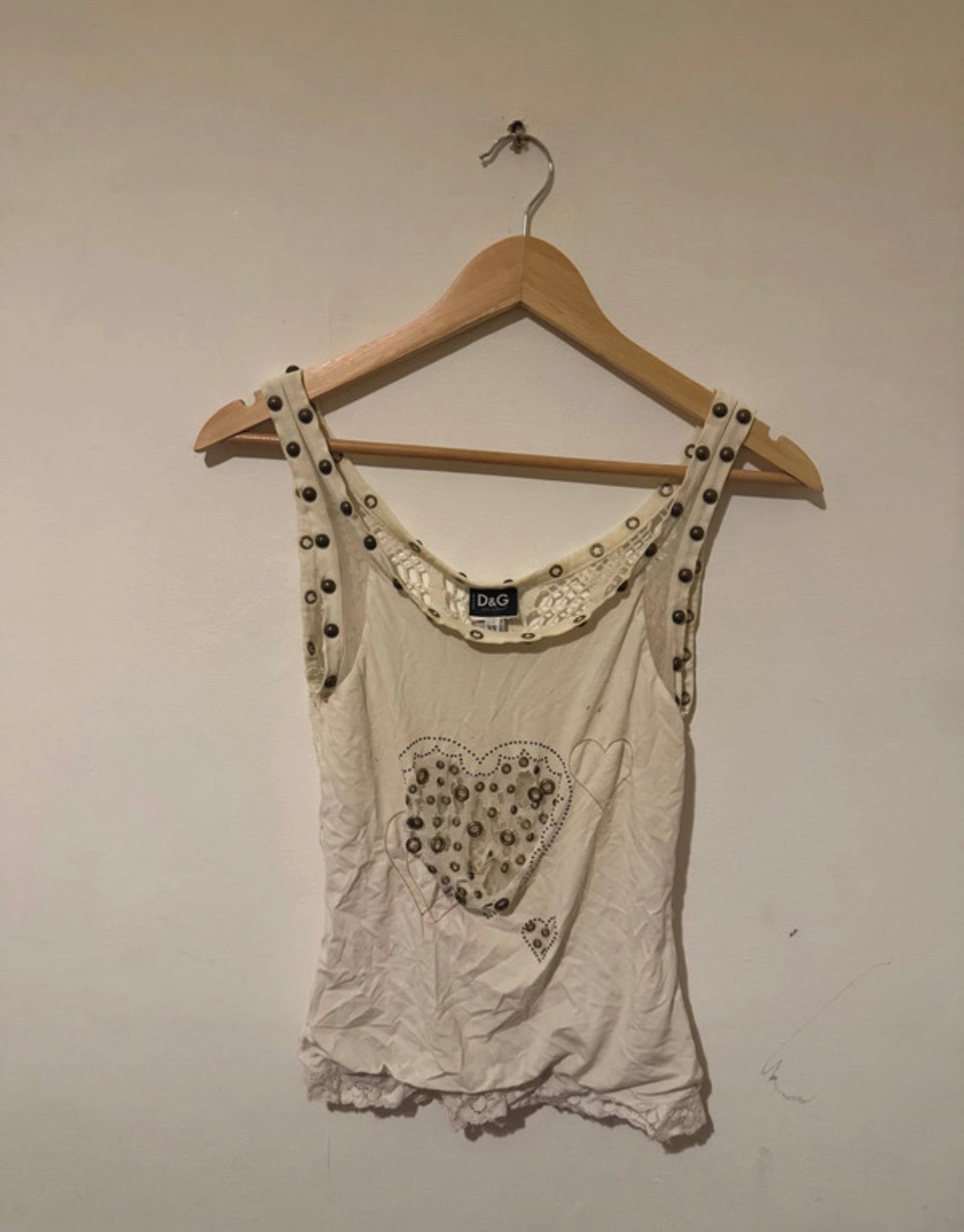 D&G distressed tank